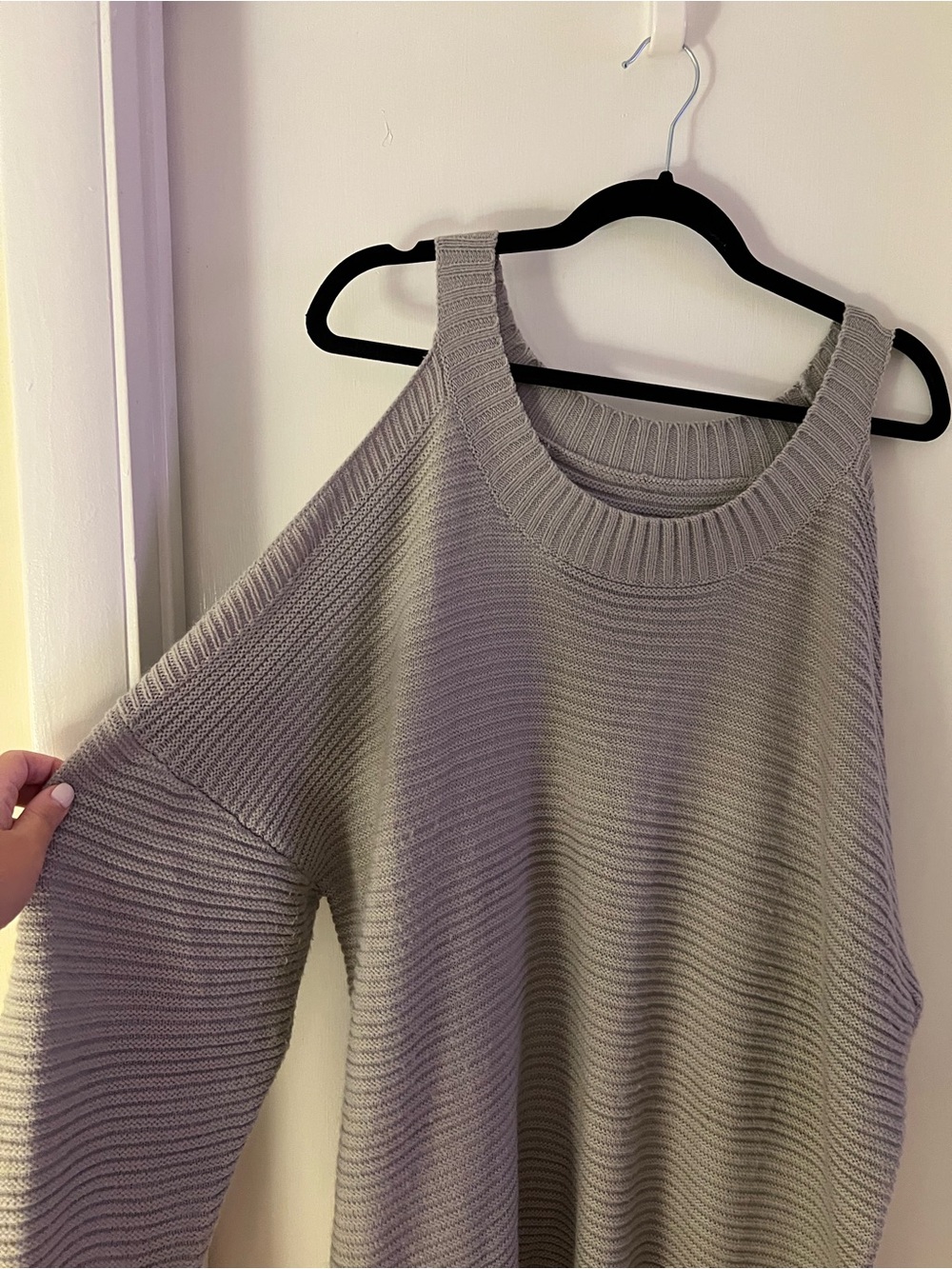 Cold-Shoulder Ribbed Knit Sweater - Gray - Picture 4 of 6
